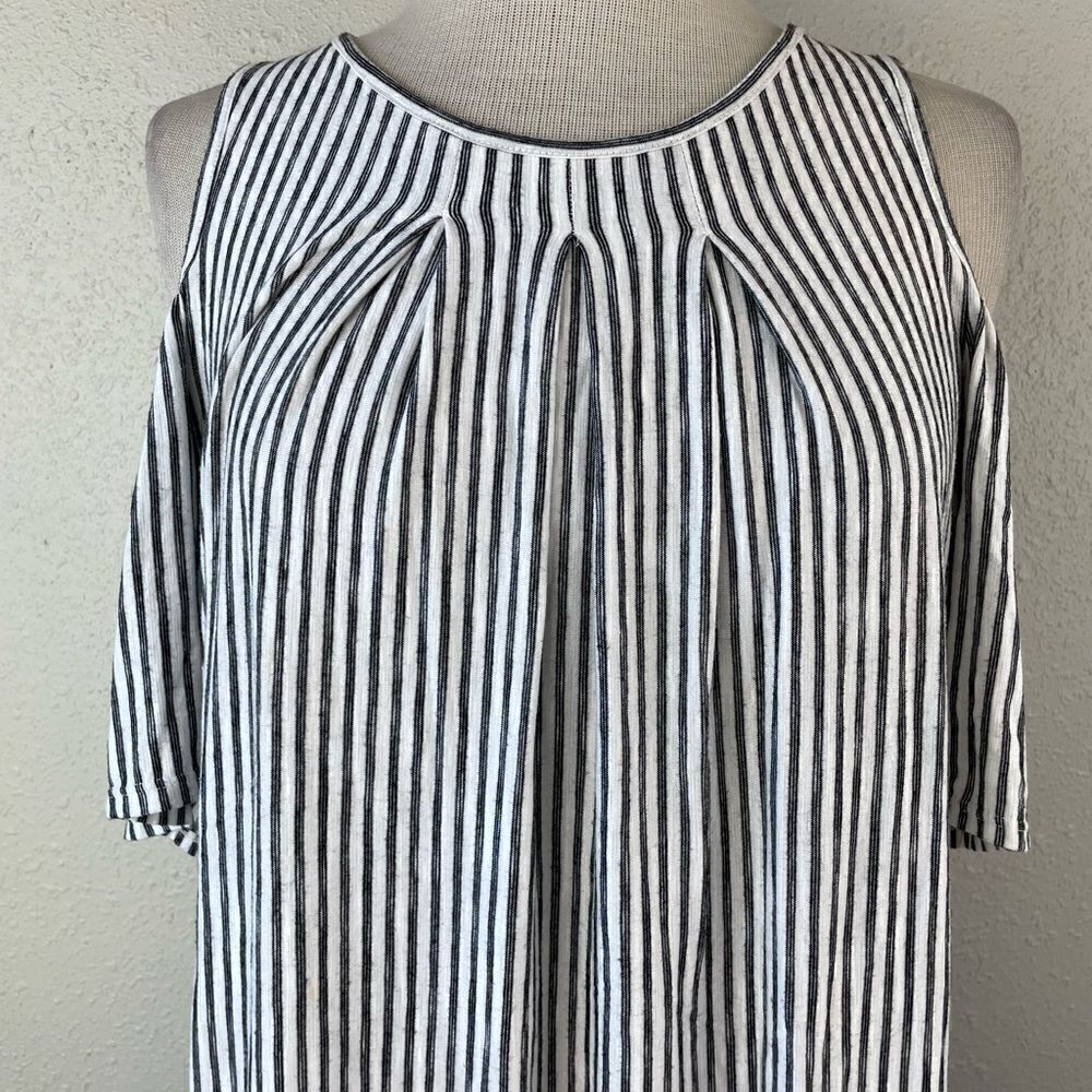 Max Studio Cold Shoulder Top Size M EUC - Picture 3 of 5